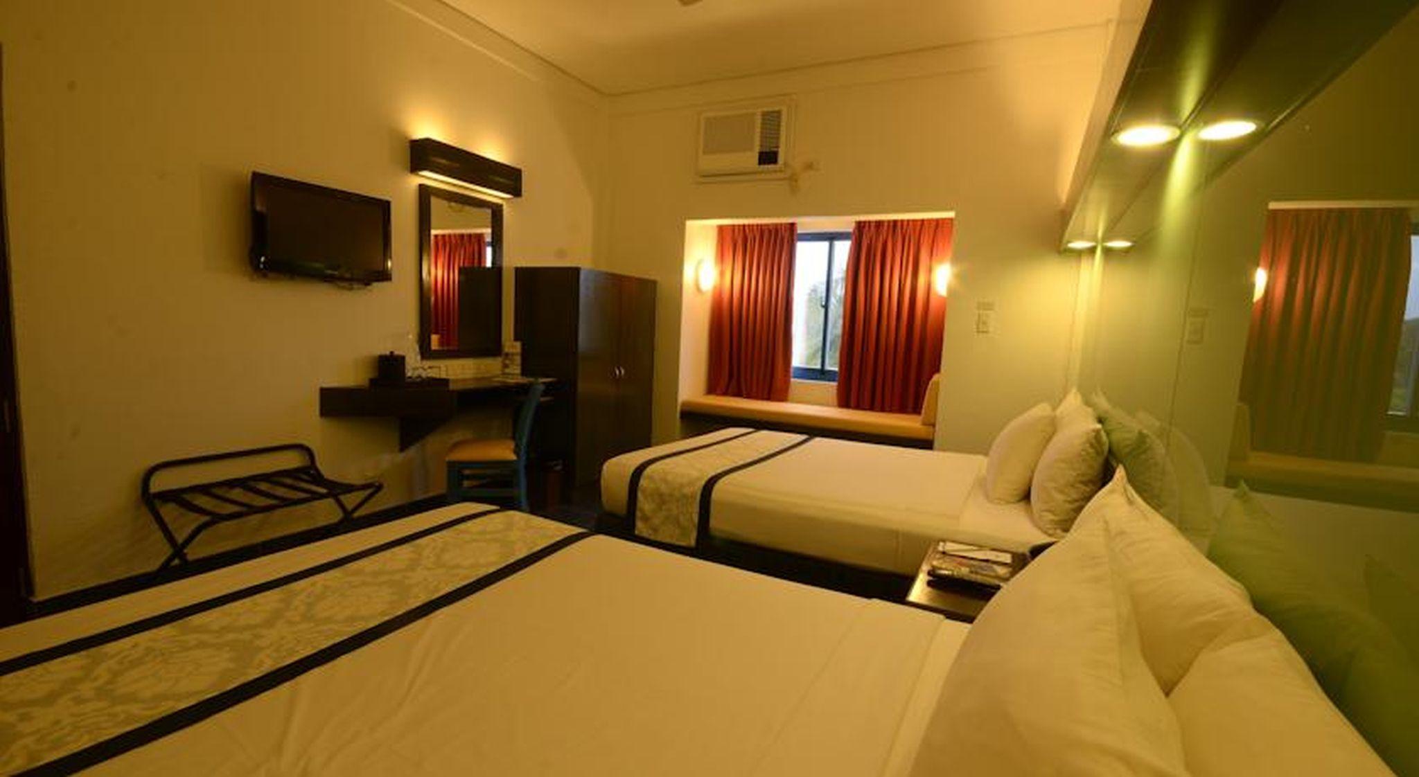 Microtel By Wyndham Puerto Princesa Buitenkant foto