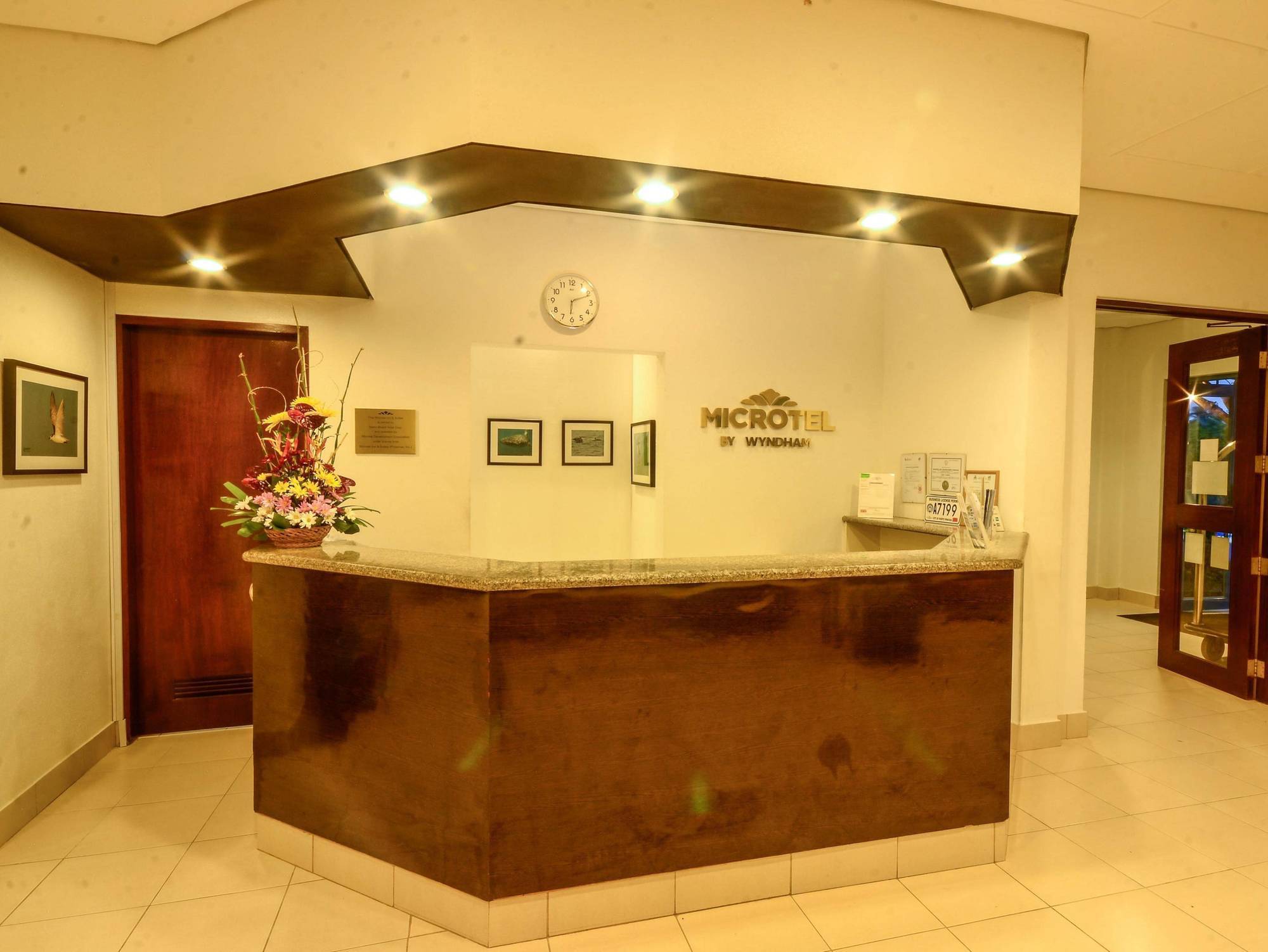 Microtel By Wyndham Puerto Princesa Buitenkant foto