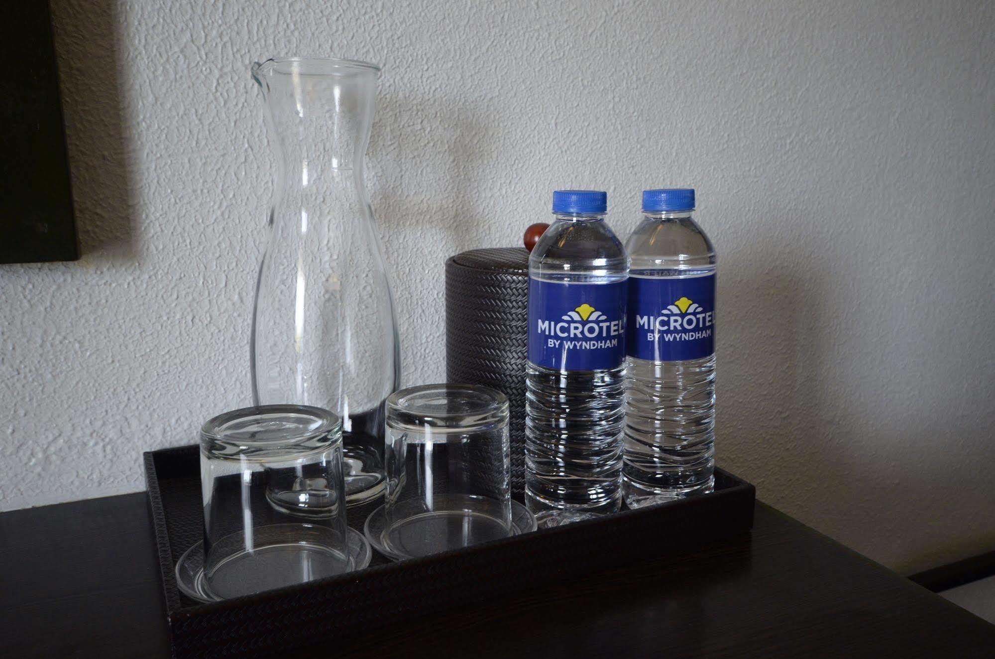 Microtel By Wyndham Puerto Princesa Buitenkant foto