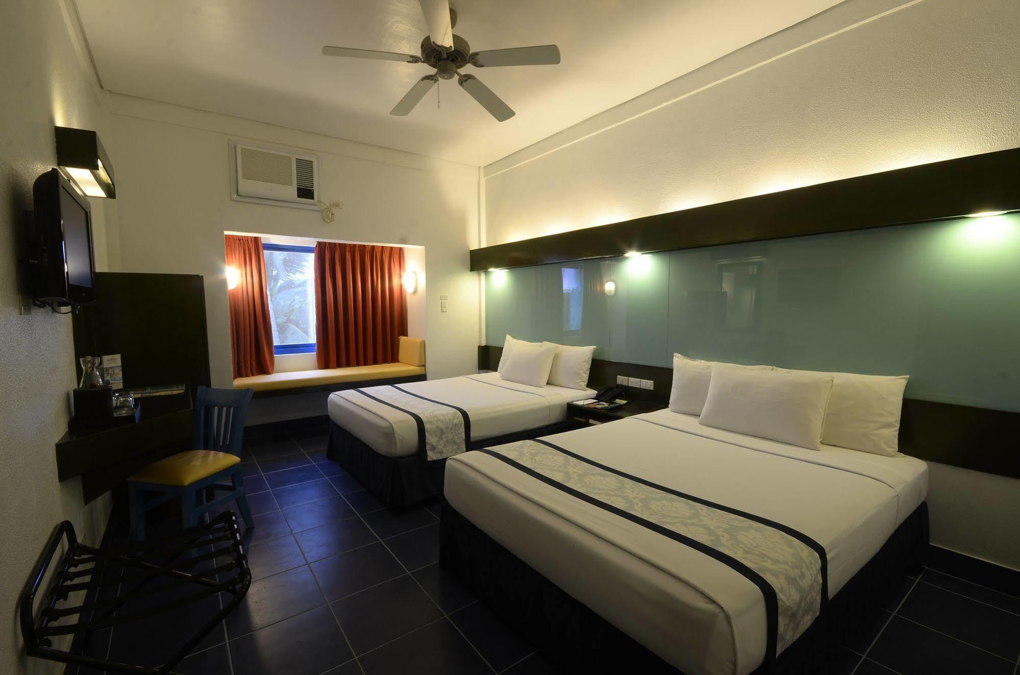 Microtel By Wyndham Puerto Princesa Buitenkant foto