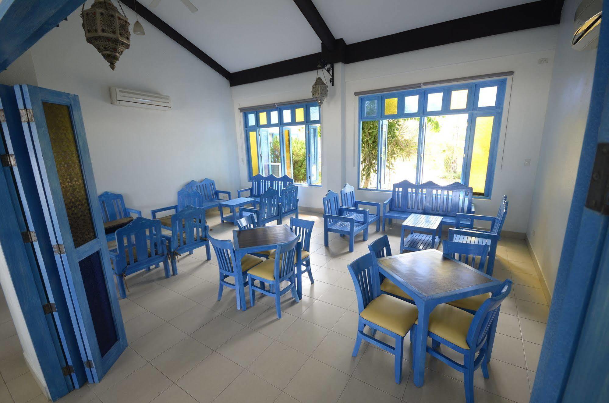 Microtel By Wyndham Puerto Princesa Buitenkant foto