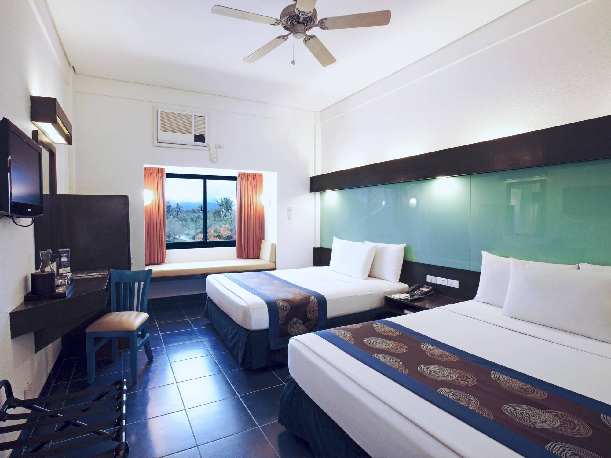 Microtel By Wyndham Puerto Princesa Buitenkant foto
